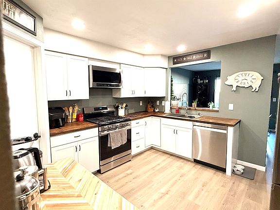 3rd image of 120 Carlyle Way