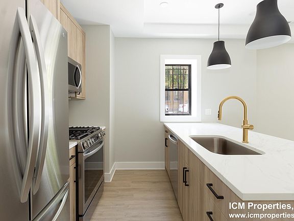 3rd image of 2624 N Rockwell St #2