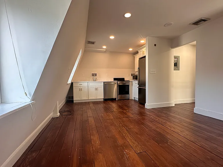 27 Dehart St #2 — Photo 2