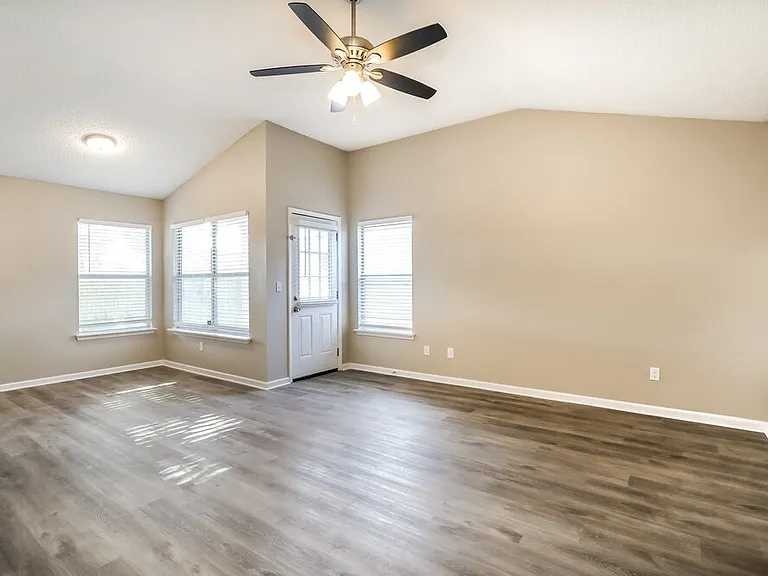 309 Carriann Cove Trl W — Photo 6