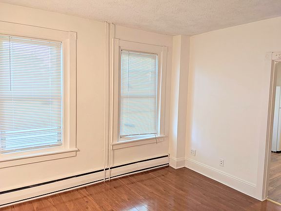 2nd image of 612 E Morton St #1
