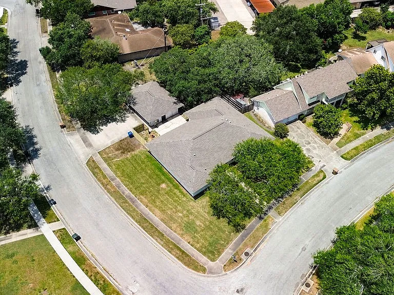 630 Bradshaw Dr — Photo 13