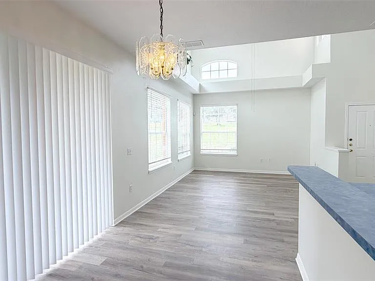 203 Madison Cir — Photo 12