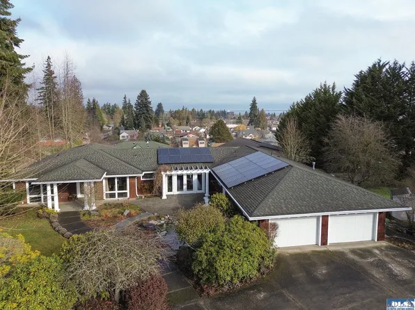 221 Fogarty Ave, Pt Angeles, WA 98362