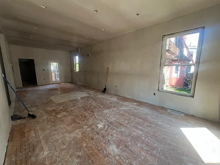 395 W 4th St #1 — Photo 13