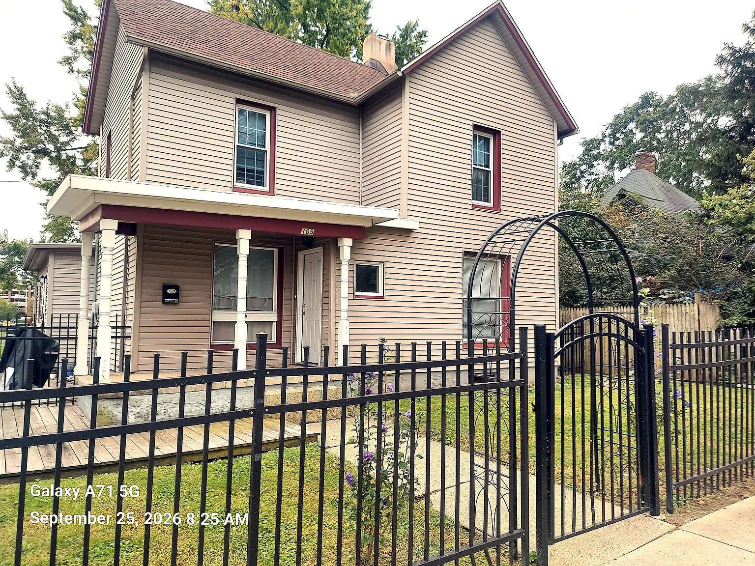 3 bed, 1039 sqft, $1,683 — Photo 1