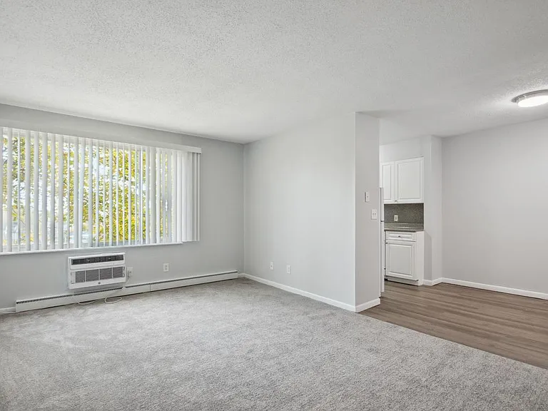 Golden Hill Apartments — Photo 11
