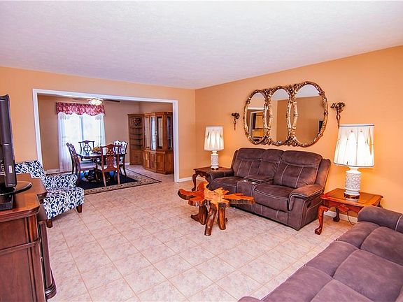 4th image of 34725 Ada Dr