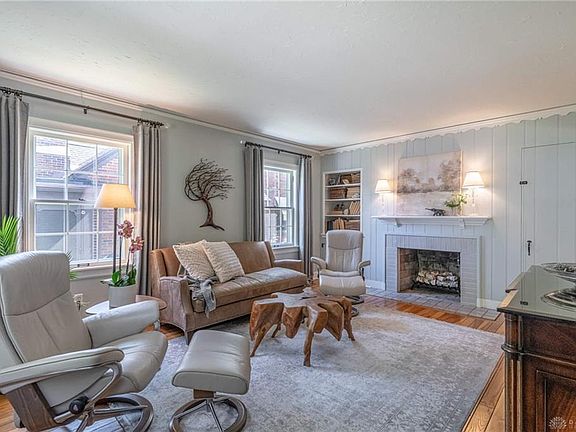 3rd image of 240 East Dr