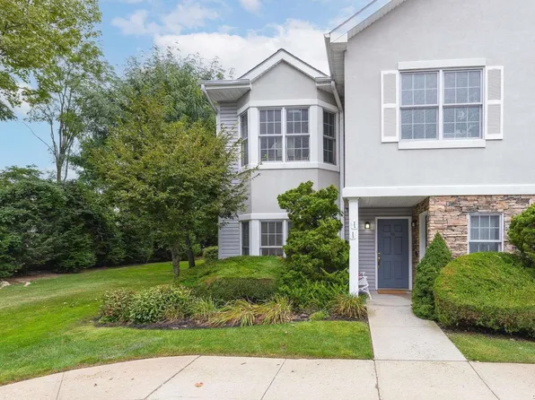 113 Pond View Drive #113, Port Washington, NY 11050