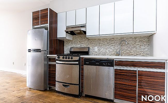 1st image of 126 Melrose St APT 3R
