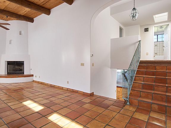 5th image of 191 W Saddletree Pl