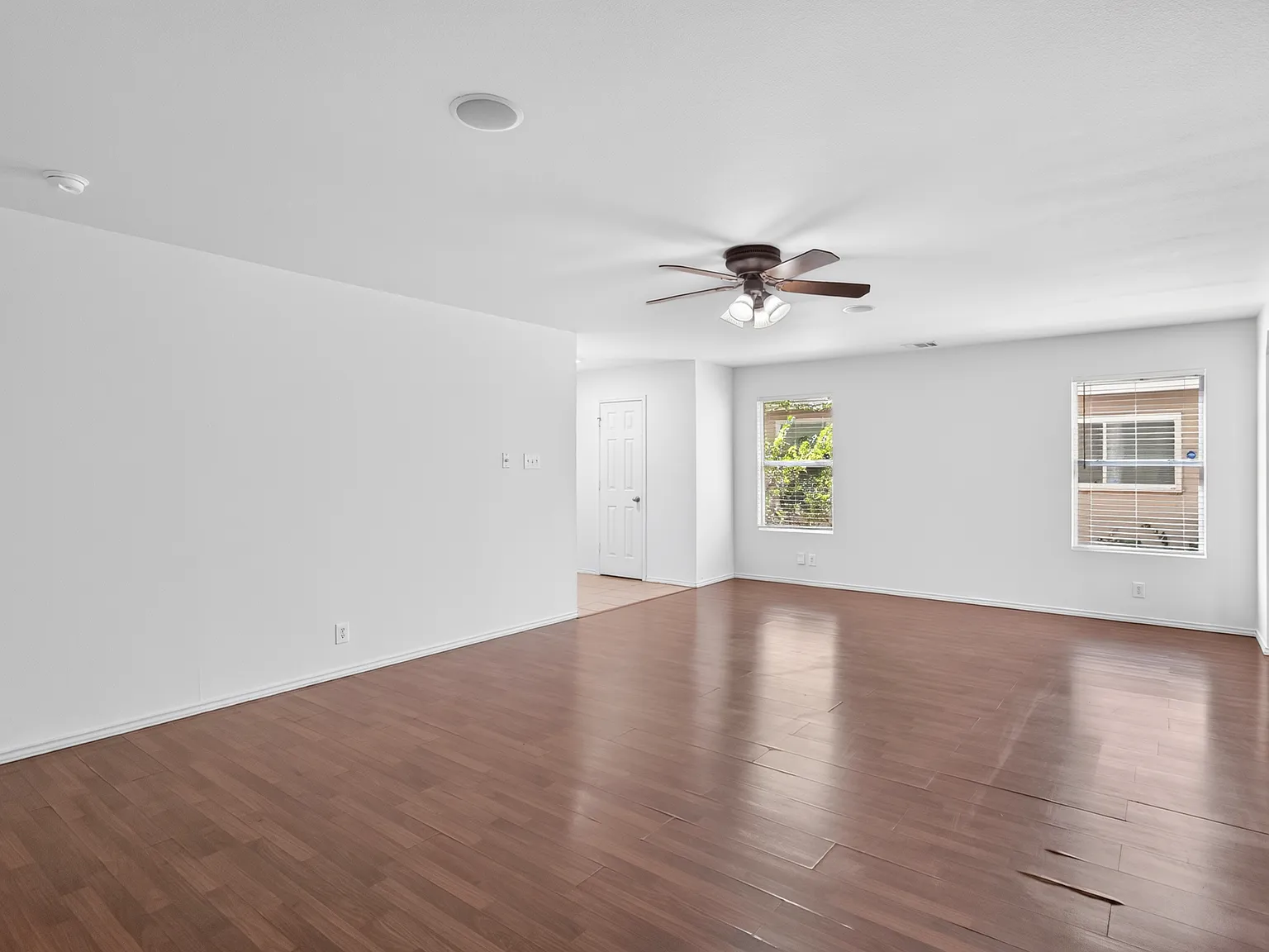 3 bed, 2.5 bath, 1808 sqft, $1,595 — Photo 3