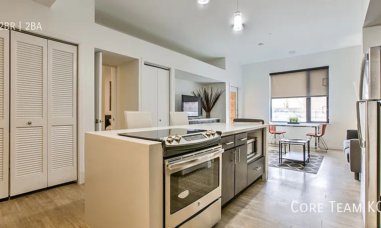 662 E 63rd St #103 — Photo 13