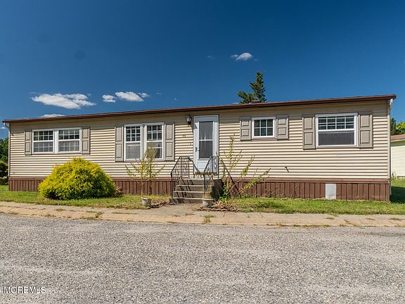3rd image of 115 Douglas Drive