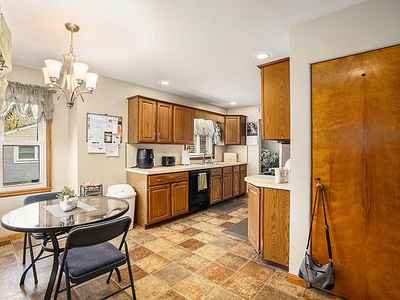5th image of 1834 Belmont Dr