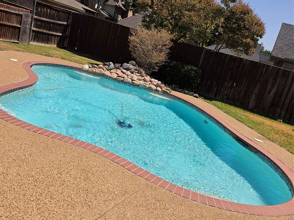 1st image of 2720 Springhill Dr