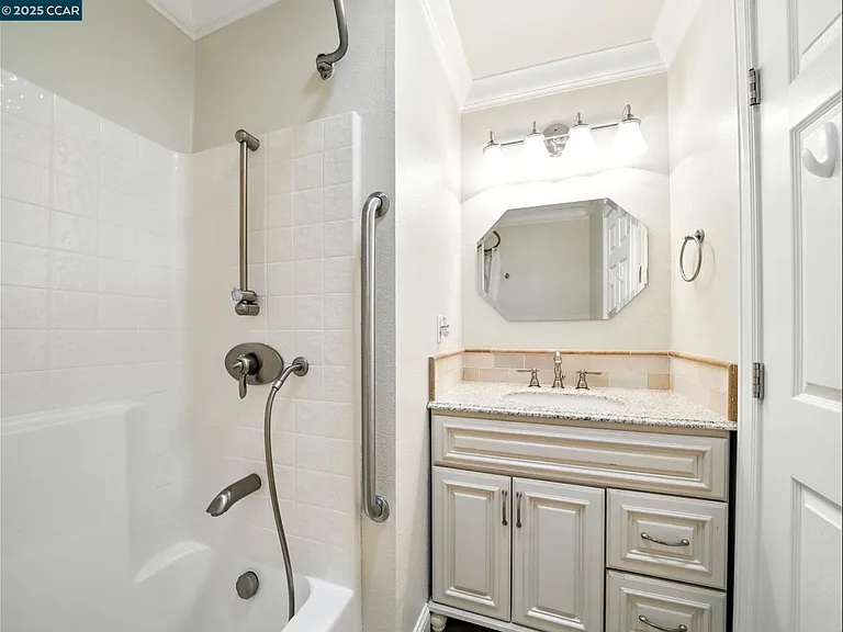 Acacia Ln — Photo 7