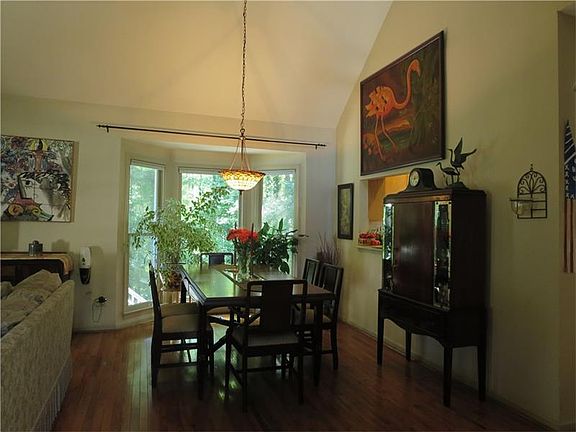 4th image of 3793 Market Cres