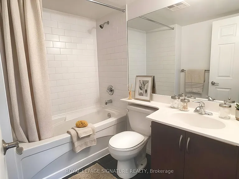 230 King St E #321 — Photo 6