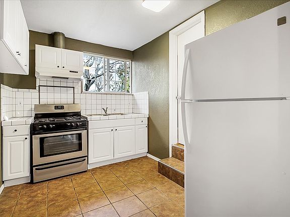 4th image of 1302 Zephyr Ct