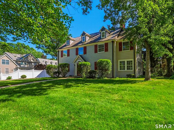 3rd image of 9 Bainbridge Road