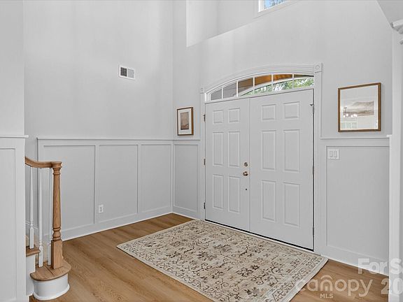 3rd image of 2416 River Oaks Dr