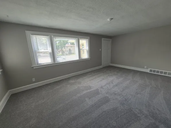 1310 S 76th St, Milwaukee, WI 53214