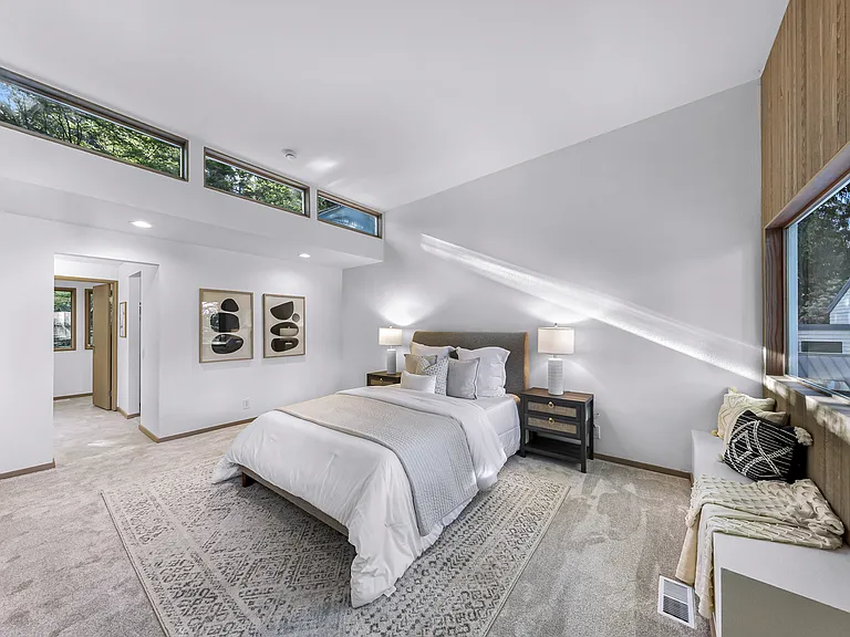 2261 W Lake Sammamish Pkwy SE — Photo 4