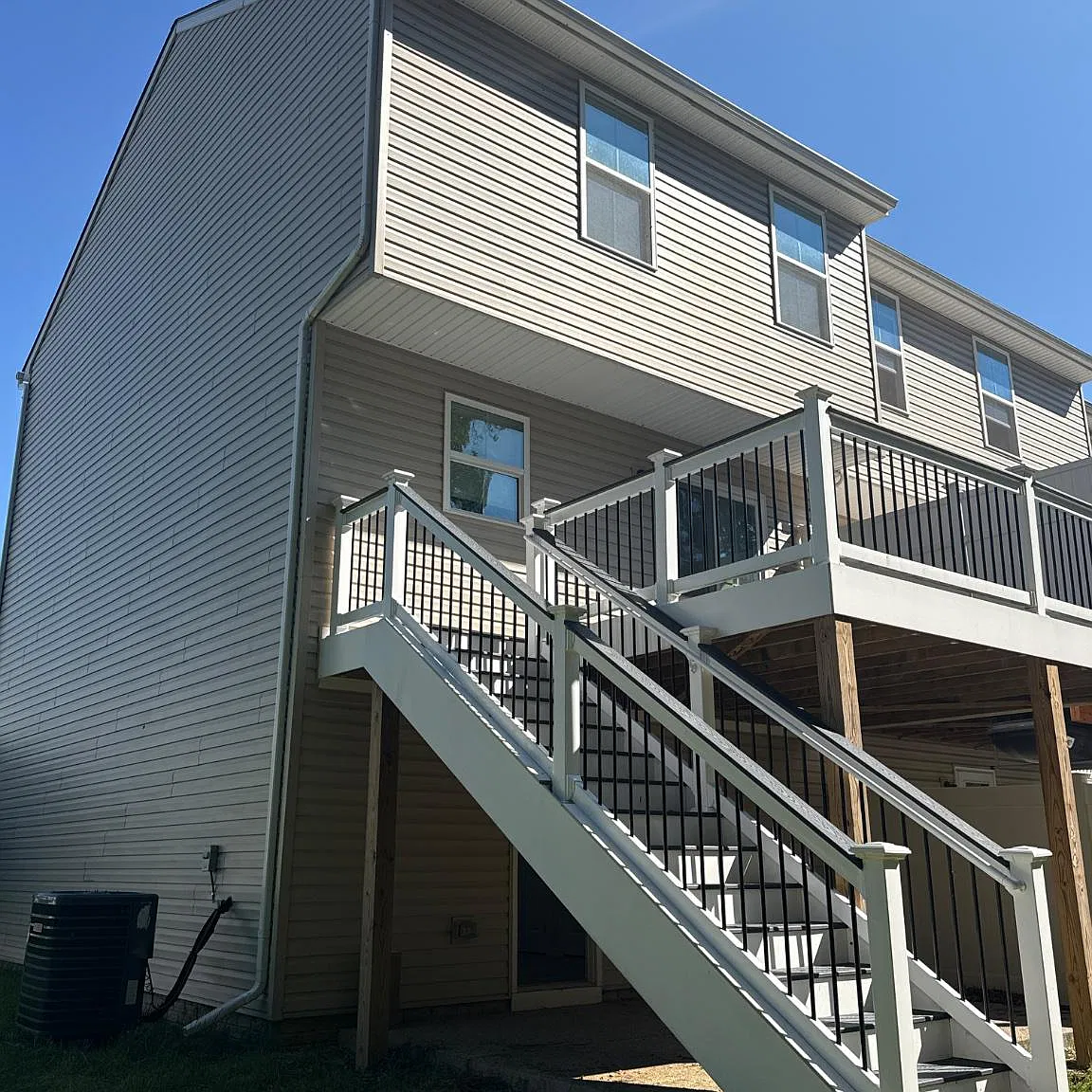 3 bed, 2.5 bath, 1800 sqft, $2,325 — Photo 4
