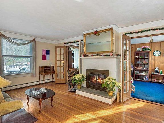 4th image of 119 Dubois Ave