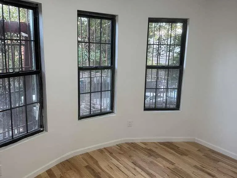 1827 Amethyst St — Photo 2