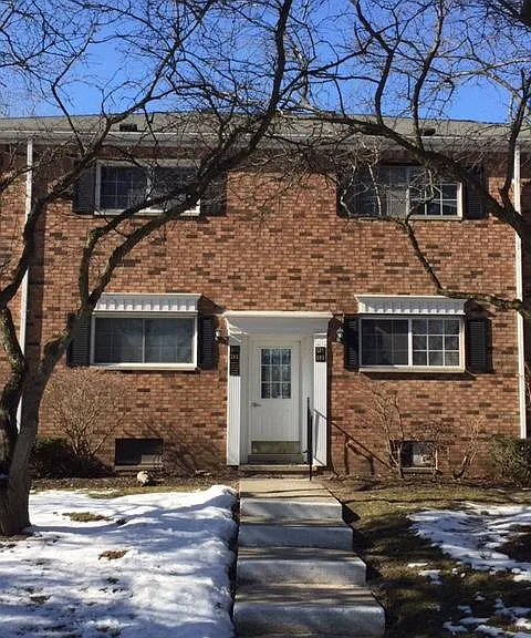 587 E Fox Hills Dr #587 — Photo 1