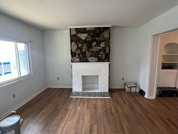 5th image of 1524 Rockland Ave