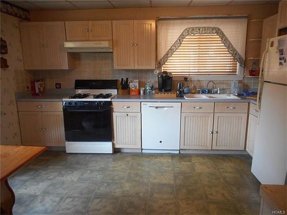 2nd image of 8 Kingston Ave