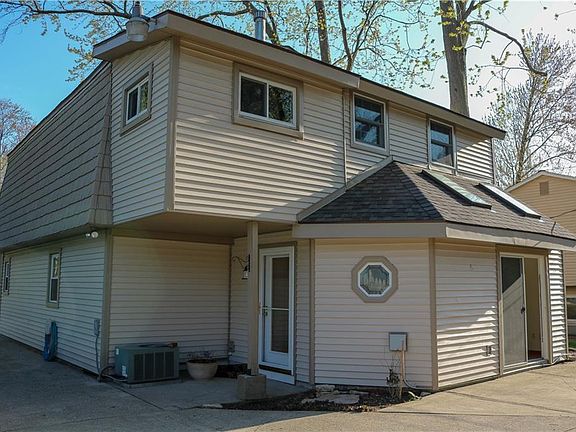 3rd image of 32250 Electric Blvd