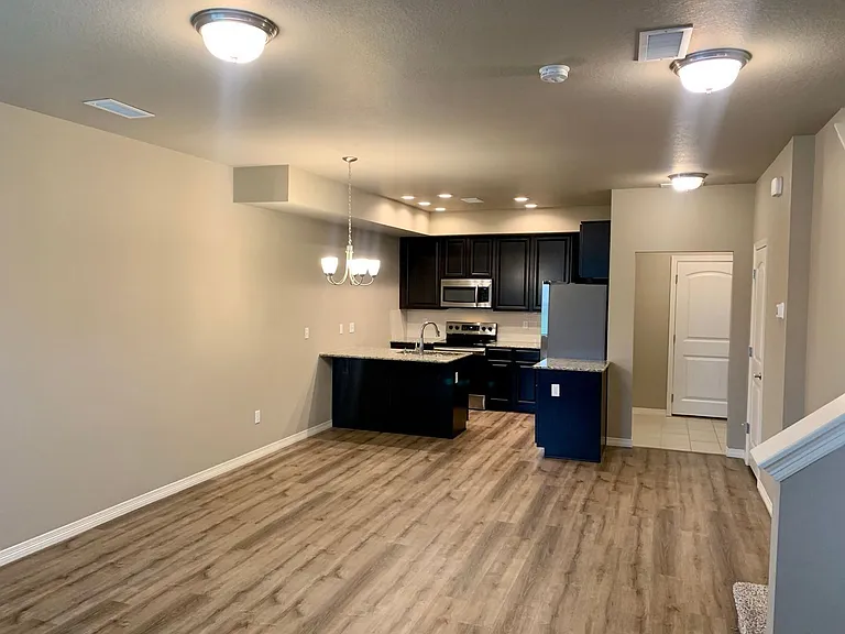 1687 Grand Ave #2 — Photo 6