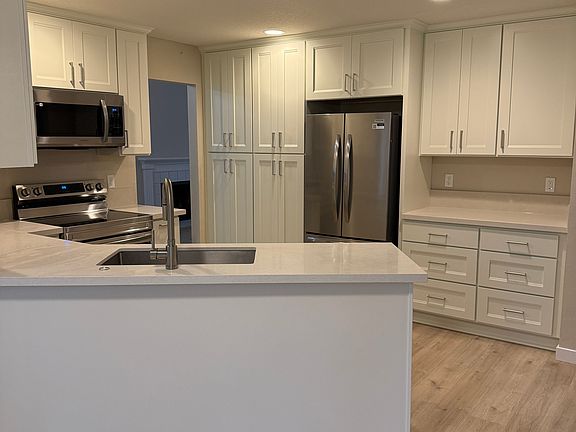 3rd image of 17635 Hill Way