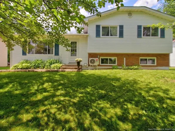 26 Goldsboro Ave, Riverview, NB E1B 4K4