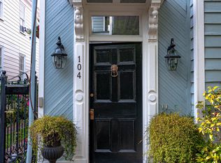 104 Queen St APT A, Charleston, SC 29401