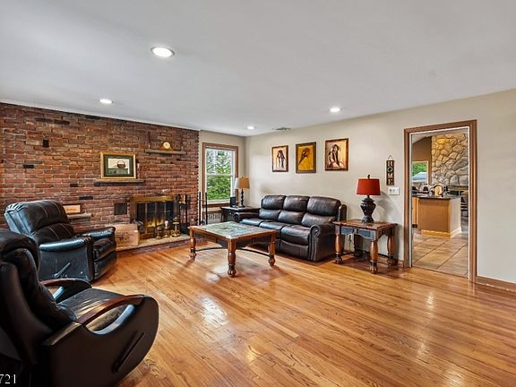 5th image of 163 Briarwood Rd
