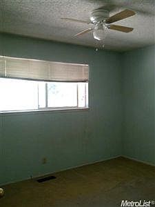4th image of 5028 Cedar Dr