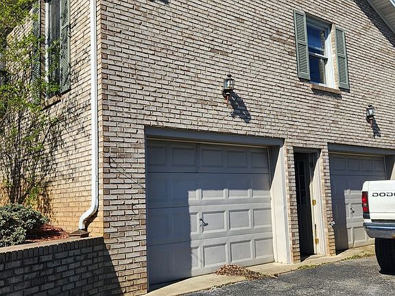 2nd image of 111 Robin Dr