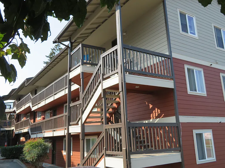 Riverdale Apartments — Photo 15