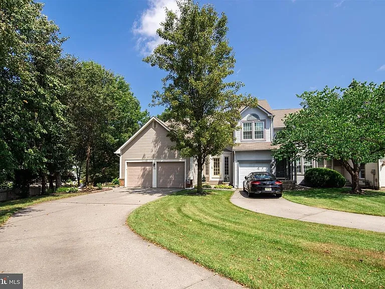 100 Endsleigh Ct — Photo 1