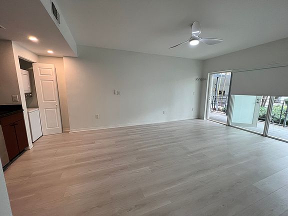 3rd image of 944 Bay Dr #4