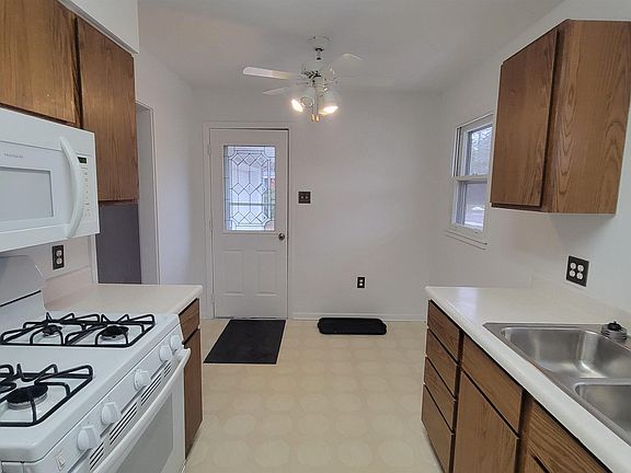 4th image of 8005B N Alaska St
