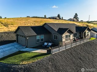 310 S 12th St, Selah, WA 98942