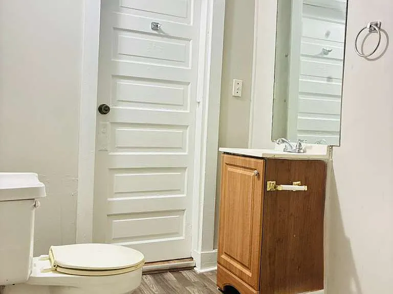 321 N Poplar St — Photo 15