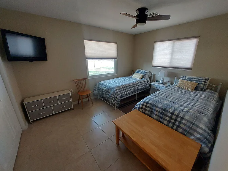 1541 Crest Dr — Photo 16